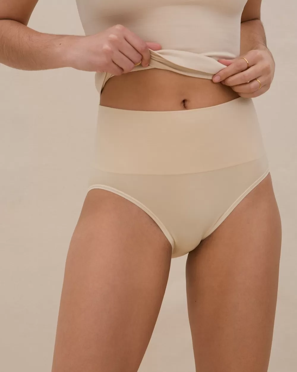 Soma Seamless Ultralight Smoothing Brief< Hipsters | Briefs