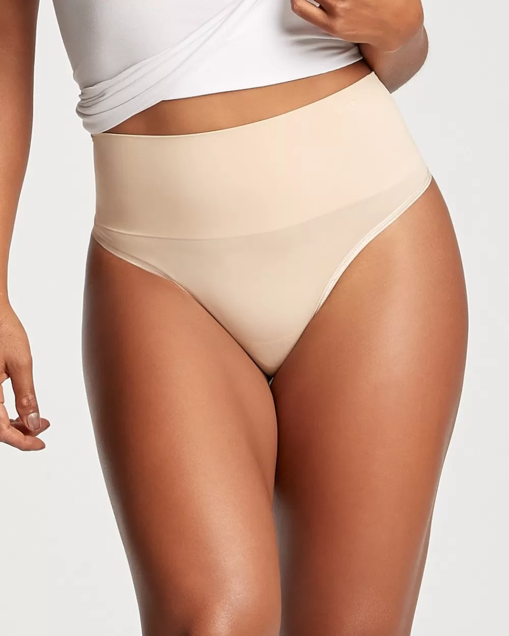 Soma Yummie Ultralight Seamless Smoothing Thong< Shapewear